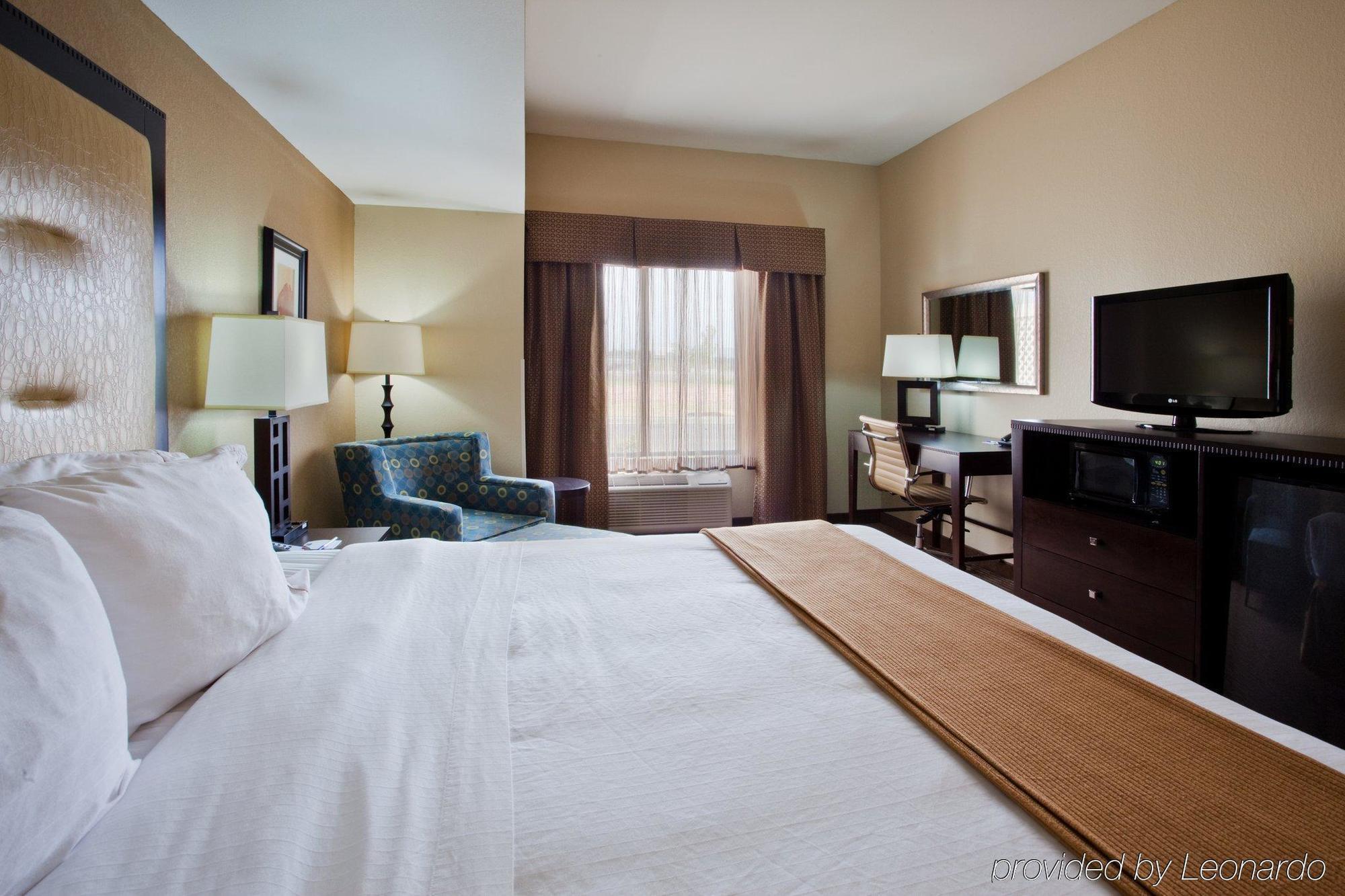 Express & North By Ihg Hotel Cordele